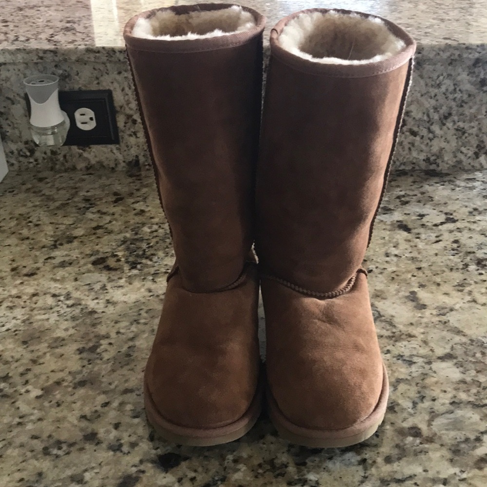 Tall ugg boot
